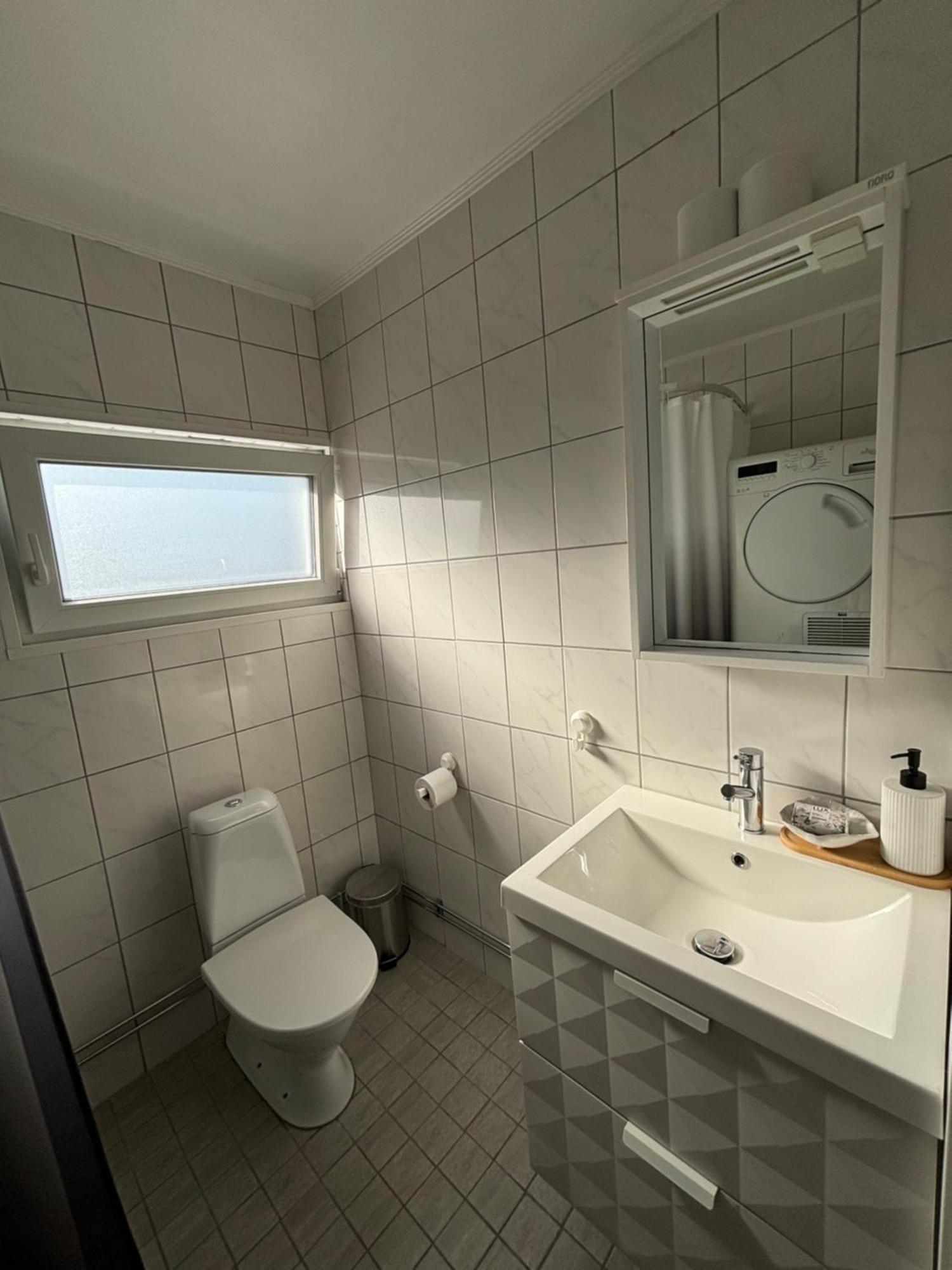 Videdal Apartment 2 Rooms - Own Entrance & Free Parking Malmö Esterno foto